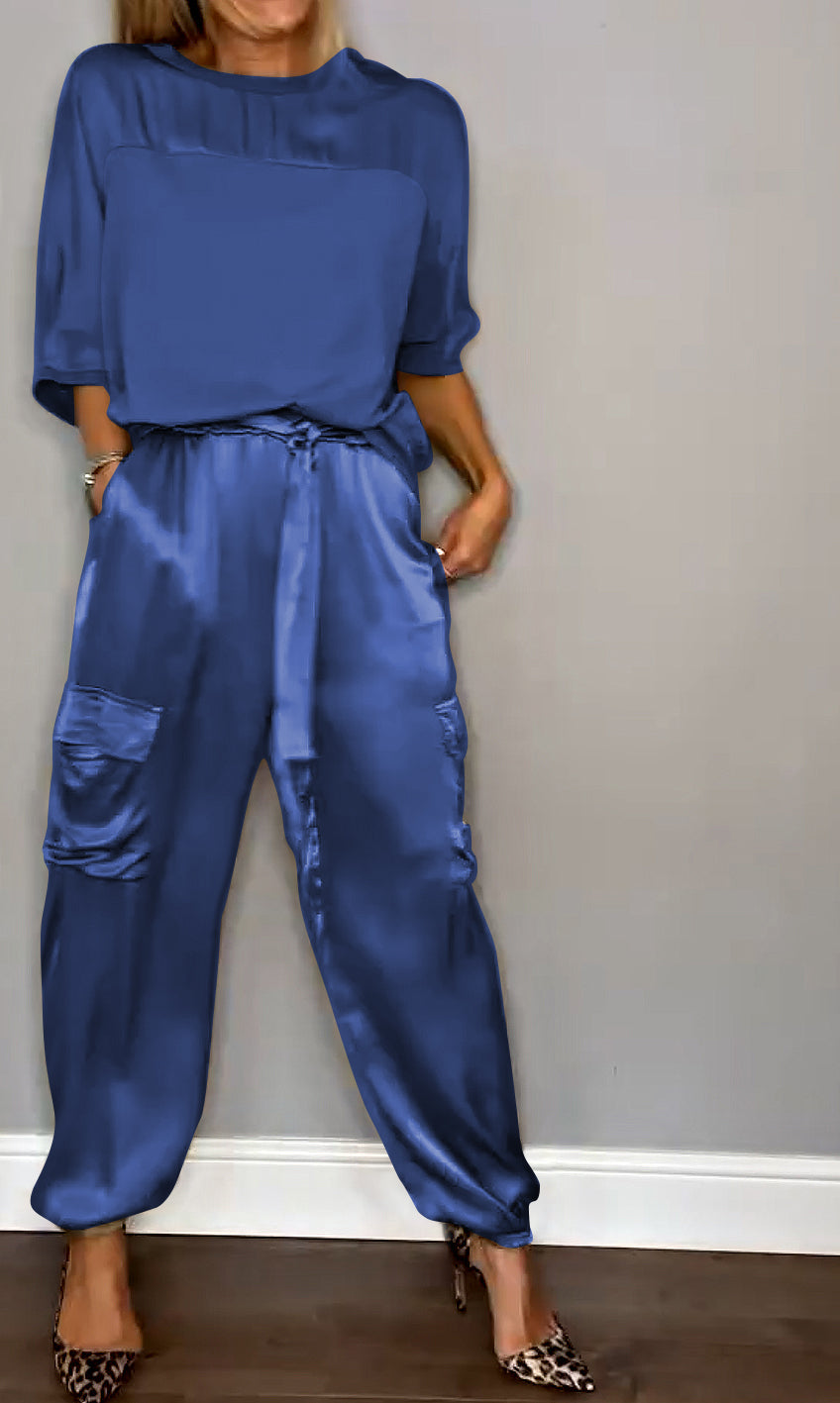 Komfortabler Damen Zweiteiler, ideal für warme Sommertage. Ein stilvolles und vielseitiges Outfit.