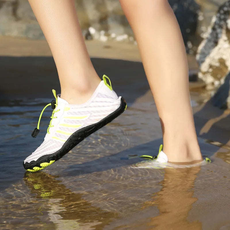 Rückansicht der Unisex Wasserschuhe, schnelltrocknend & komfortabel für Herren, ideal für Aquasport.