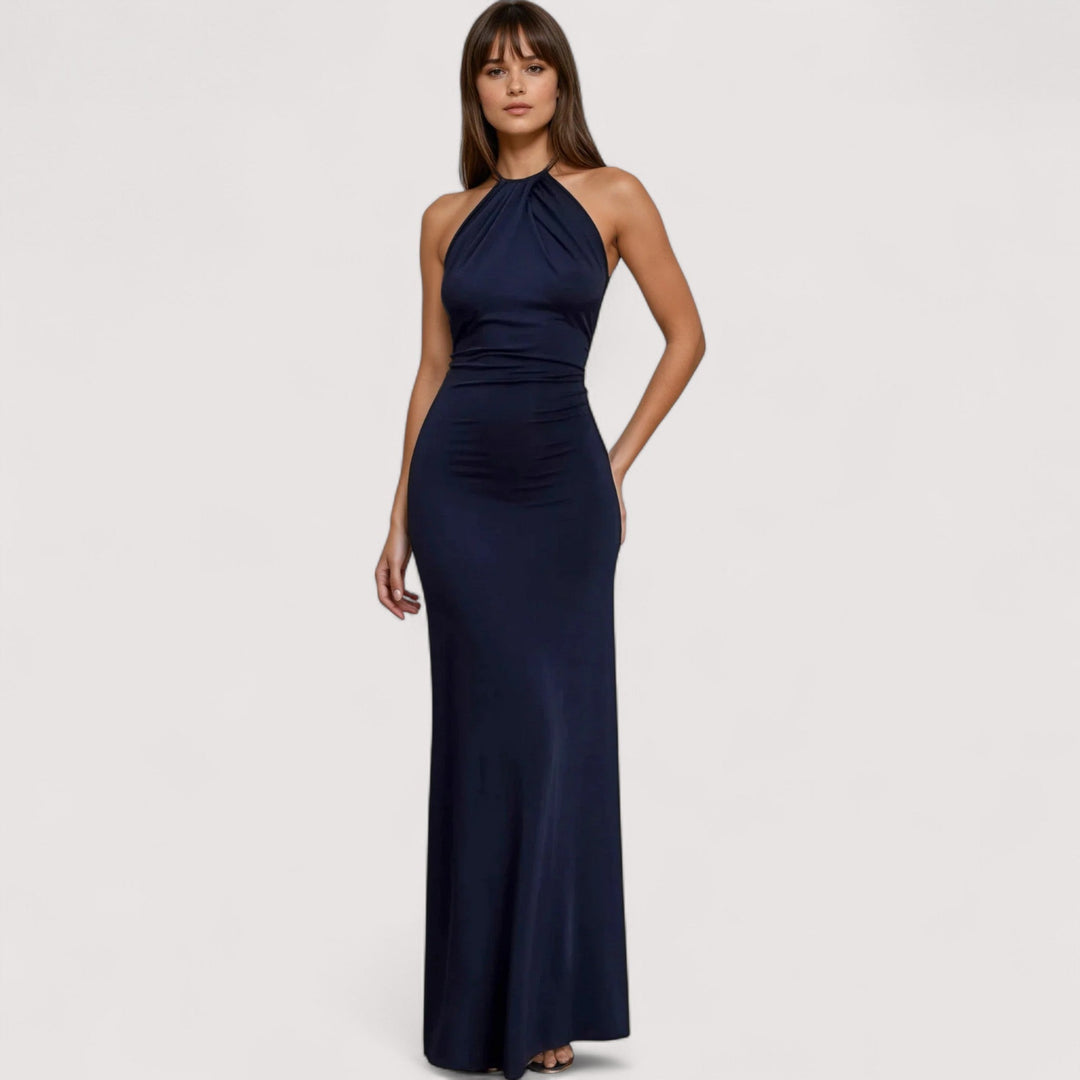 Lang geschnittenes, elegantes Damen Festkleid mit Drapierung und Neckholder für einen stilvollen Auftritt.