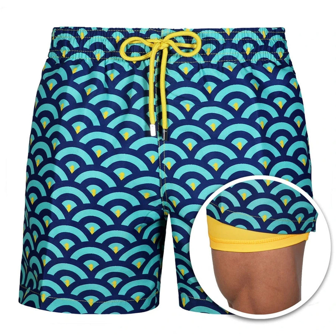 Stylische Männer Freizeitshorts mit Doppel-Layer. Perfekte Strandmode & Sommeroutfit für Herren.