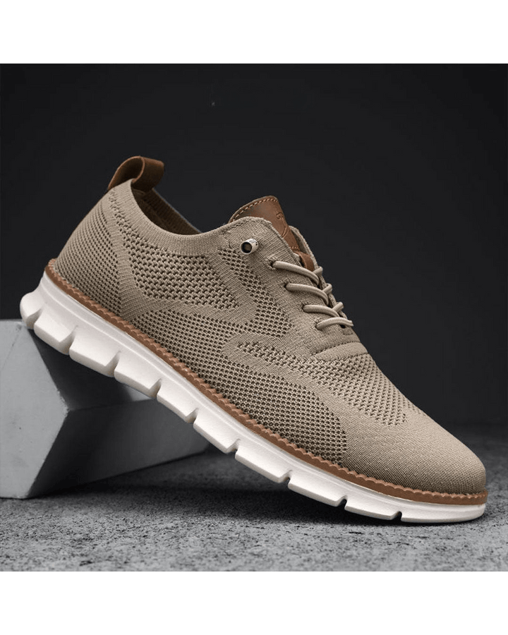 Detail der Schnürung der orthopädischen Herren Freizeitschuhe, anpassbar für besten Halt & Komfort.