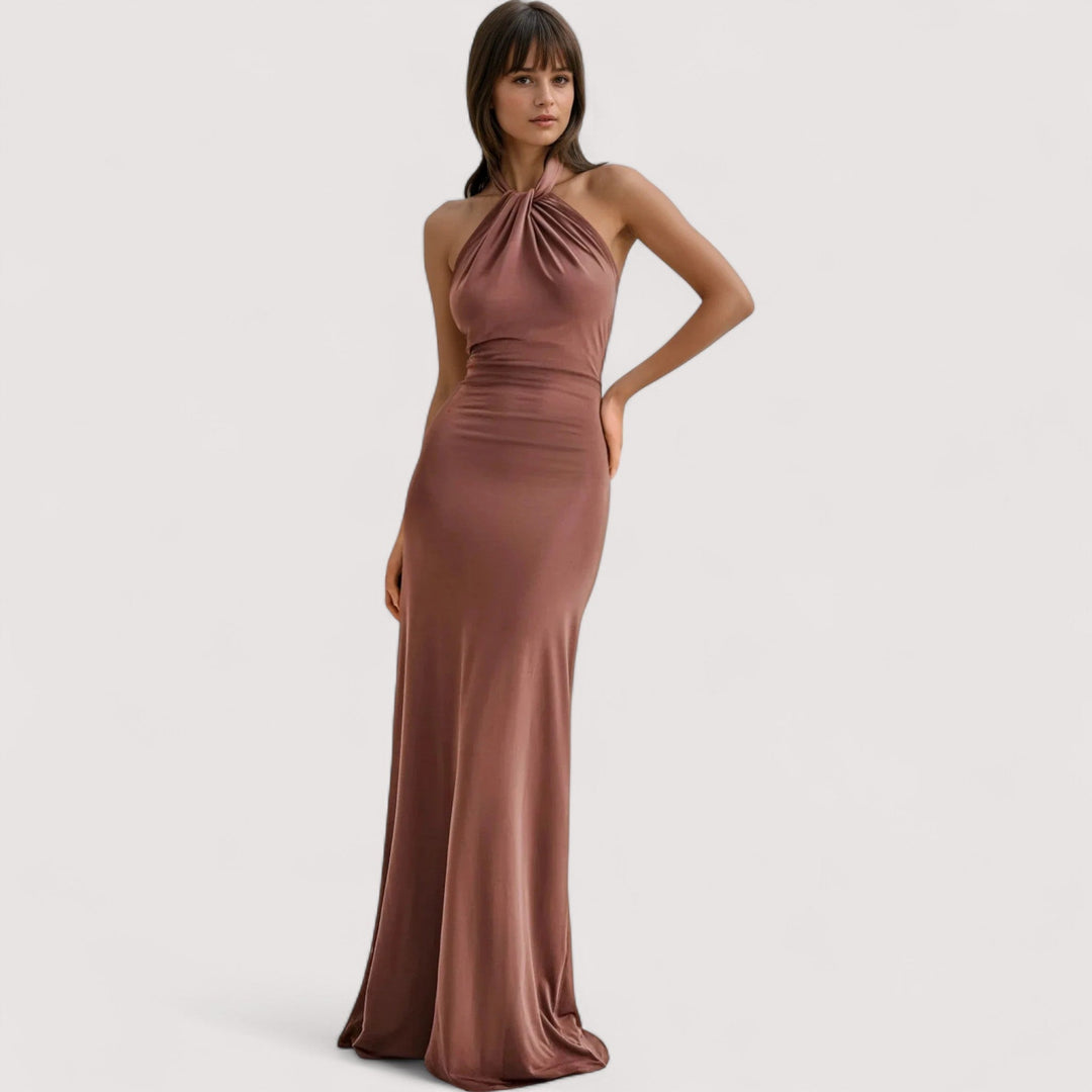 Figurbetontes Damen Maxikleid in elegantem Neckholder-Design, lang und stilvoll für Abendveranstaltungen.