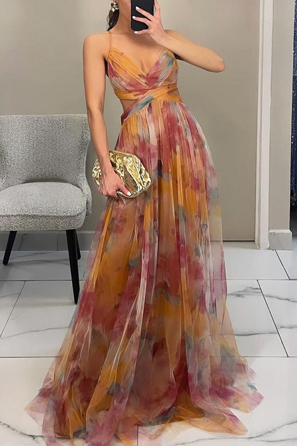 Stylisches orangefarbenes Damen Falten-Maxi-Kleid, perfekt für elegante Auftritte im Sommer.