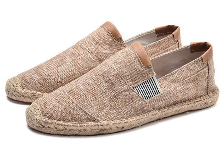 Herrenschuhe: Casual Espadrilles Slipper in modernem Design. Bequeme Alltagsschuhe für jeden Mann.