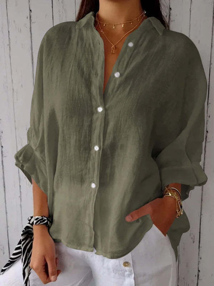 Lois Amsterdam Oversize Damenbluse. Modische Sommerbluse mit elegantem Rückendetail und lockerer Passform.