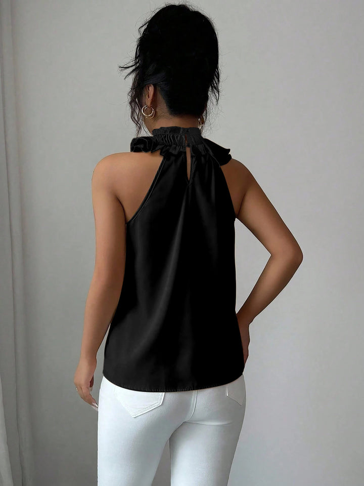 Stilvolle Damenbluse, ärmellos, Rüschen-Detail, Stehkragen – ideal für elegante Damenmode.