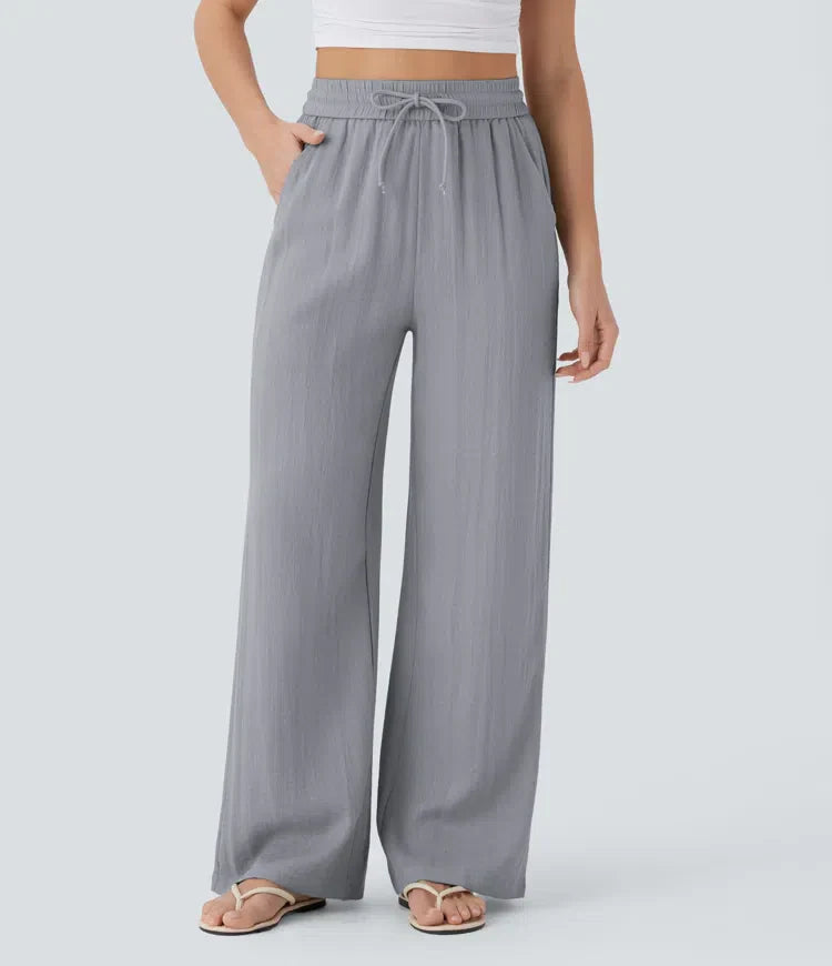 Luftige Damenhose mit weitem Bein in Grau. Ideal für entspannte Tage oder elegante Anlässe.