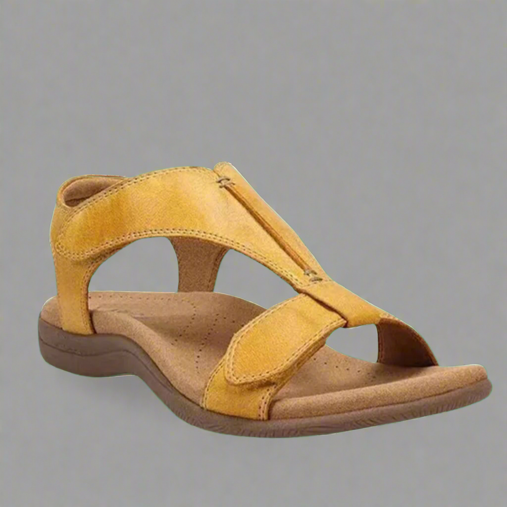 Stylische orthopädische Sandale in Gelb mit ergonomischem Fußbett.