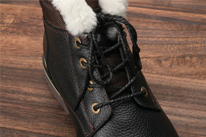 Funktionale Herrenschuhe für kaltes Wetter, mit rutschfester Profilsohle.