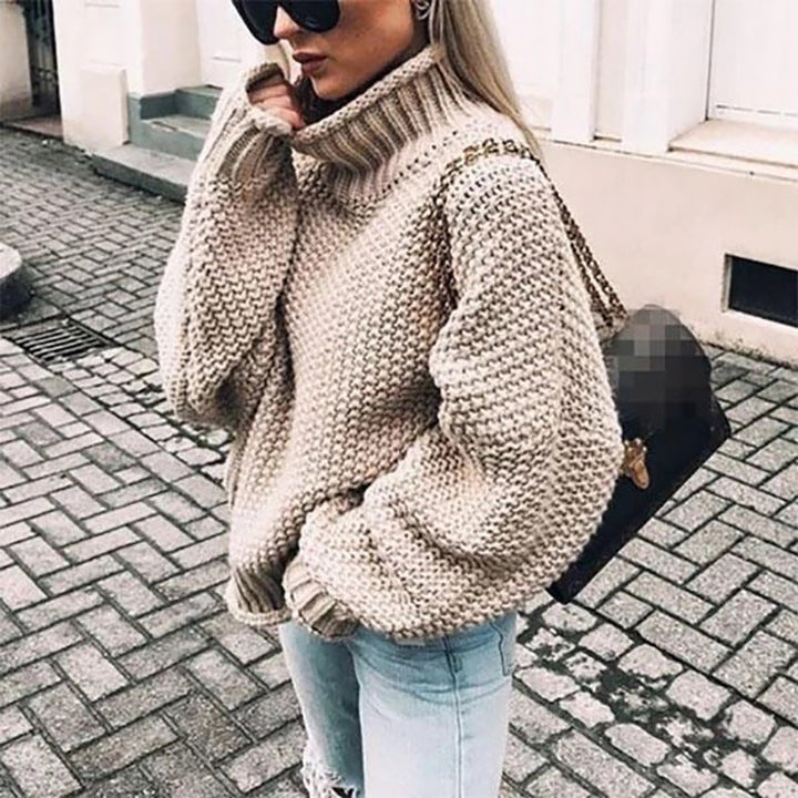 Moderner Langarm Damen Rollkragenpullover, oversized, kuschelig für elegante Winterlooks.