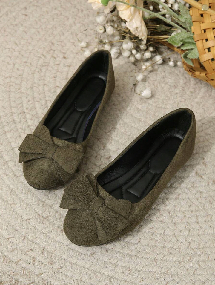 Bequeme Olivia Komfortschuhe für Damen, ideal bei Plantarfasziitis & Arthritis, unterstützen die Fußgesundheit.