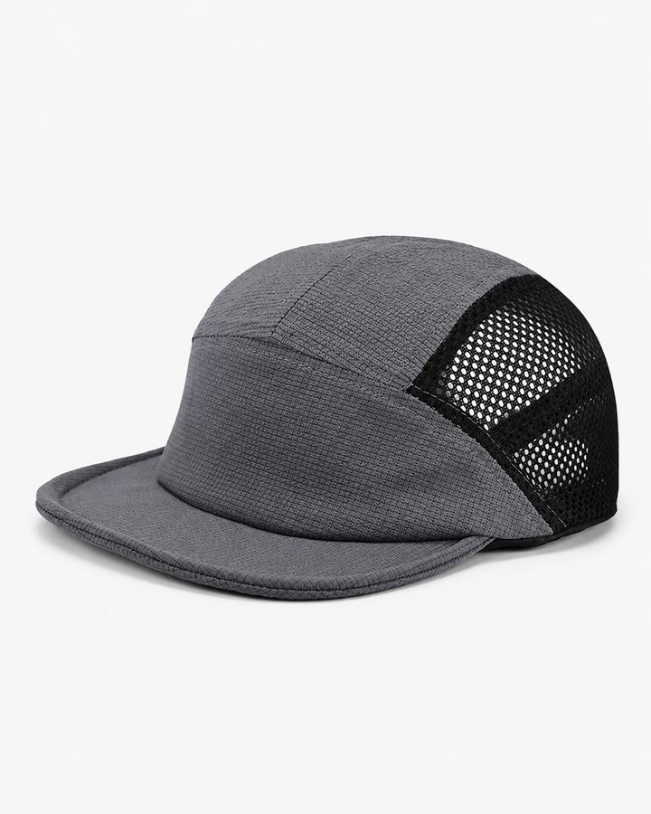 Robuste Outdoor-Kappe mit Mesh-Einsätzen, UV-Schutz & schnelltrocknender Funktion. Verstellbar, Unisex.