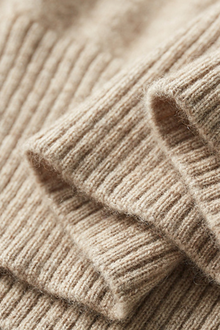 Nahaufnahme des Kaschmir Merinowolle Jogging-Sets, zeigt die luxuriöse, weiche Textur des Stoffes.