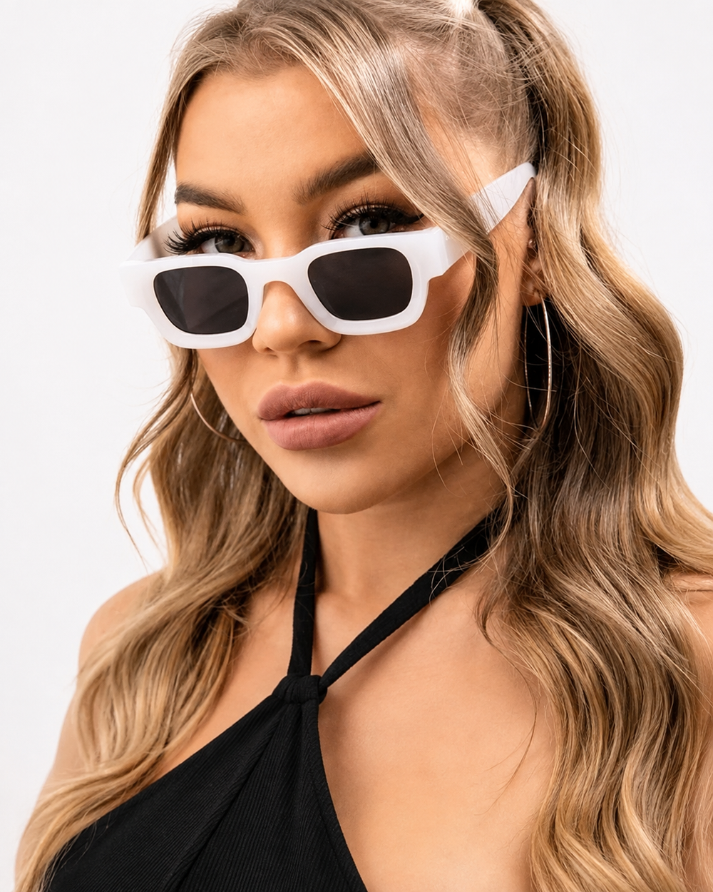 Elegante Damen Vintage Sonnenbrille, quadratisch, UV400 Schutz. Perfektes modisches Sommer-Accessoire.