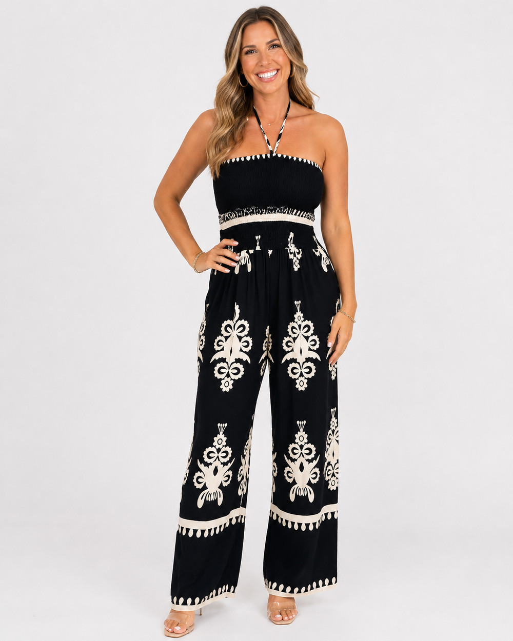 Modischer Damen Trägerloser Jumpsuit mit sommerlichem Print. Ideal für Urlaub, Strand & elegante Freizeitmode.
