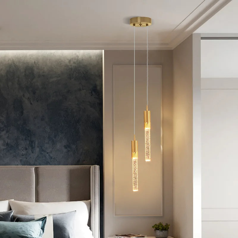 Zylindrische Glas-Deckenleuchte für warmes, einladendes Licht. Moderne Designleuchte für Ess- und Wohnzimmer.