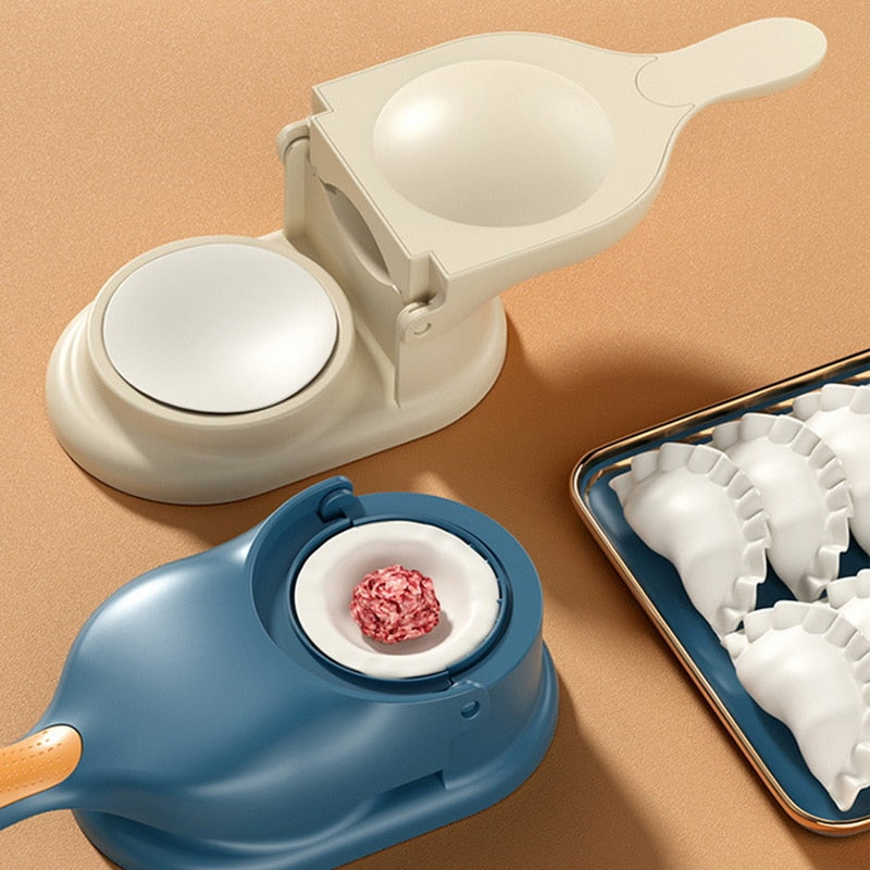 Robuste 2-in-1 Knödelmaschine aus PP für müheloses Formen von Knödeln, Empanadas und Ravioli.