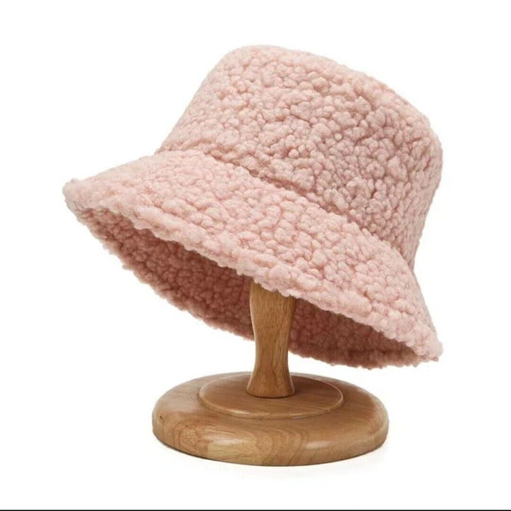 Stylischer Teddy Fischerhut für Herbst & Winter. Trendige Kopfbedeckung als Mode-Accessoire für Damen & Herren.