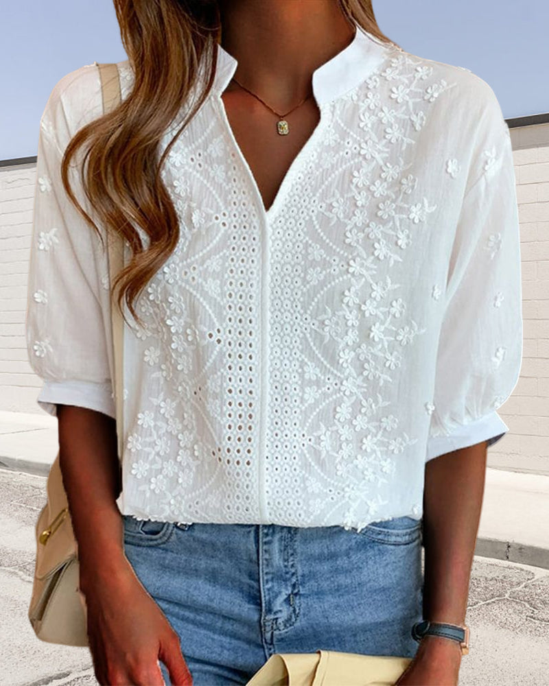 Weiße Damenbluse mit Puffärmeln und V-Ausschnitt, komfortable Casual Sommerbluse, leicht & elegant.