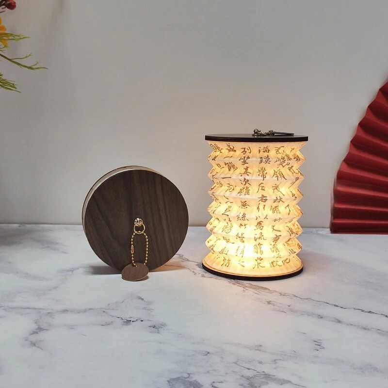 Moderne LED Tischleuchte mit Touch-Dimmer & Faltfunktion. USB-Akku für flexible, dimmbare Beleuchtung im Haus.
