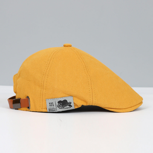 Stilvolle schwarze Herren Schiebermütze. Verstellbare Flat Cap für einen modernen Freizeit-Look.