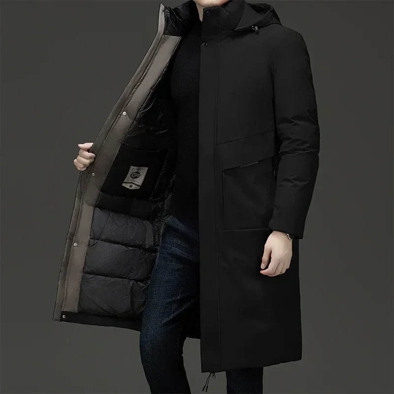 Stylischer Herren Winter Steppmantel mit Kapuze für Komfort. Perfekte Herrenbekleidung.
