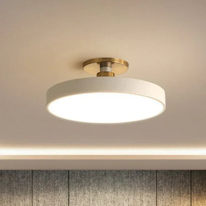 Stilvolle skandinavische LED Deckenlampe aus Acryl, modern und minimalistisch, ideal für Schlafzimmer.