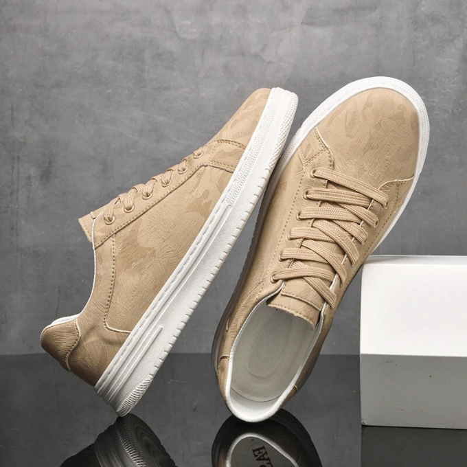 Hochwertige Herren-Sneaker. Komfortschuhe mit atmungsaktivem Obermaterial für langanhaltenden Tragekomfort.