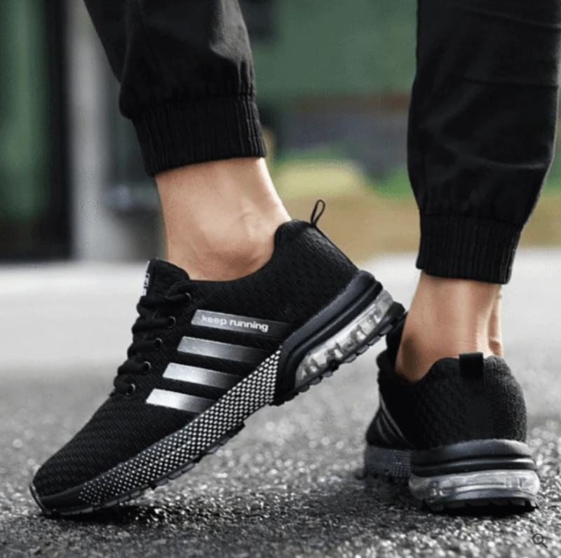 Schwarze AeroFlex Herren Orthopädische Sneakers, komfortable & leichte Alltagsschuhe für Männer.