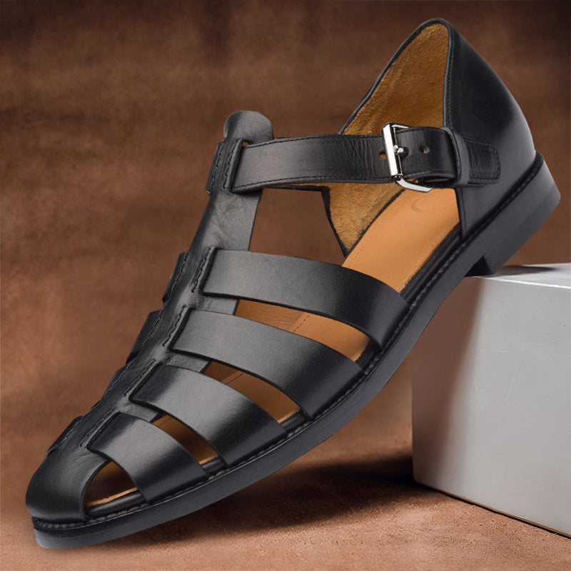 Paar modische Herren Ledersandalen Milan für Männer, mit rutschfester Sohle für sicheren Halt und hohen Tragekomfort.