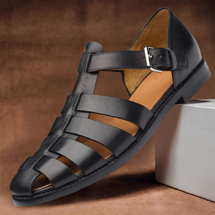 Paar modische Herren Ledersandalen Milan für Männer, mit rutschfester Sohle für sicheren Halt und hohen Tragekomfort.