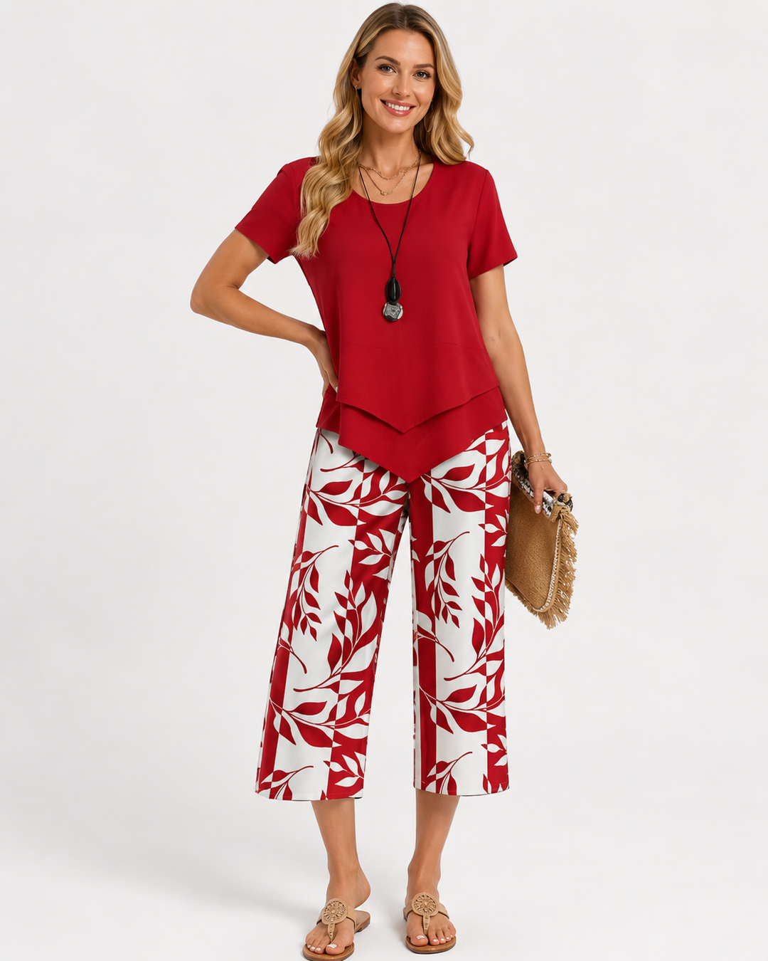Zweiteiler Damenmode: Elegantes Oberteil und lange Hose mit frischem Blumenmuster, ideal für Sommer-Freizeit.