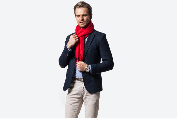 Stilvoller roter Kaschmirschal, weich und warm, perfektes Accessoire für die Winterzeit. Unisex.