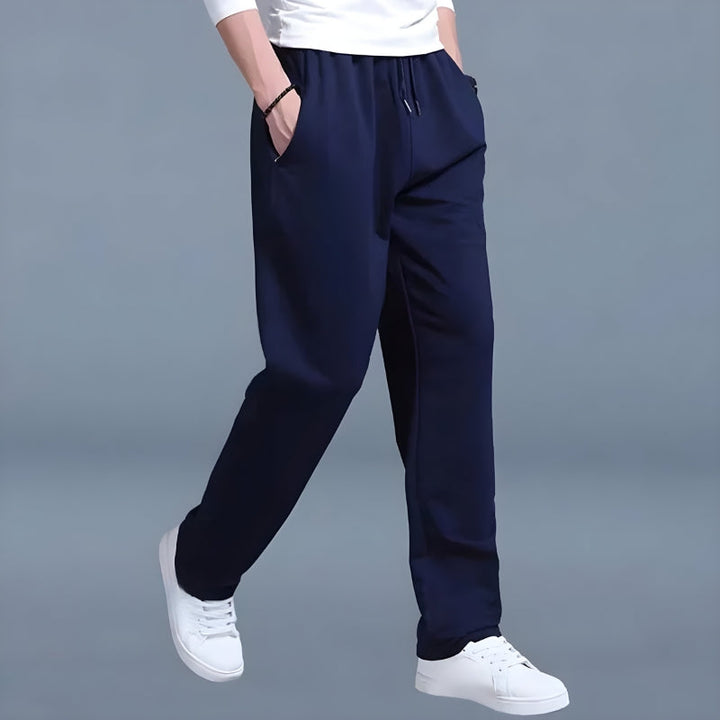 Stilvolle Herren Freizeithose für ganzjährigen Komfort. Moderne Jogginghose mit weiten Beinen für Männer.