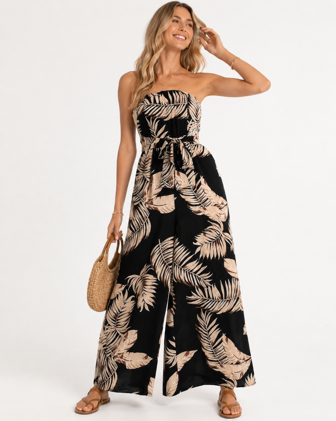 Eleganter schwarzer ärmelloser Damen Jumpsuit für Urlaub und Sommer, locker geschnitten.