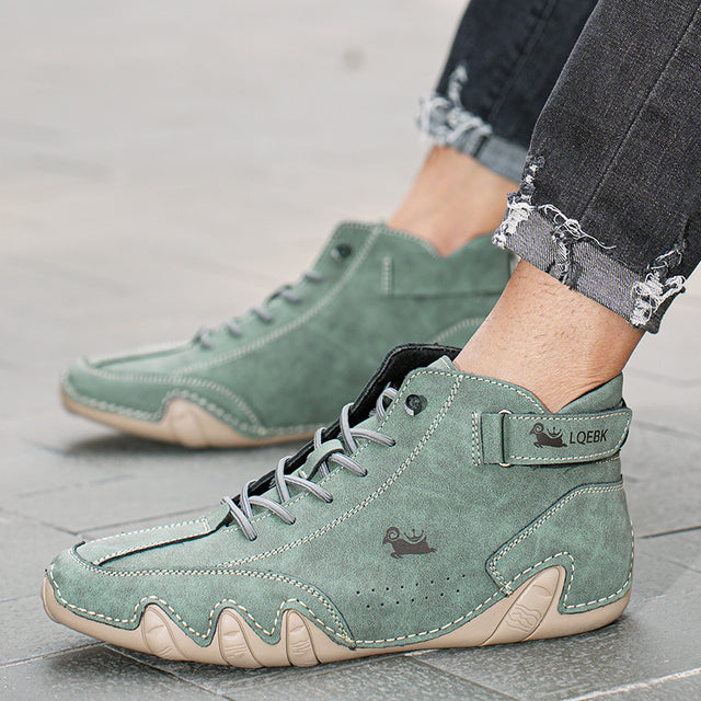 Unisex ActiveTrail Barfußschuhe beim Wandern; wasserdicht & rutschfest, flexible Komfortschuhe für Outdoor & Alltag.