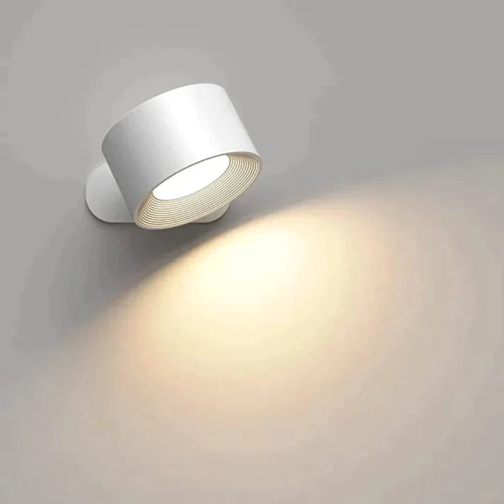 Wiederaufladbare LED Akku-Wandleuchte, kabellos & dimmbar. Perfekt für flexibles Stimmungslicht im Badezimmer oder Flur.
