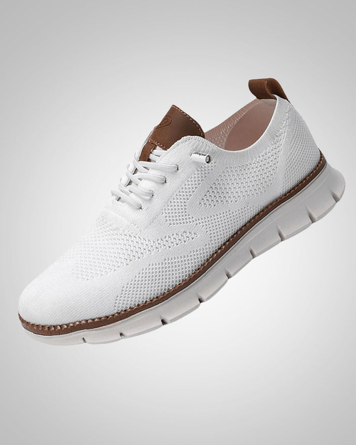 Frontansicht lässiger orthopädischer Herren Sneaker, bietet Komfort & Dämpfung für den Alltag.