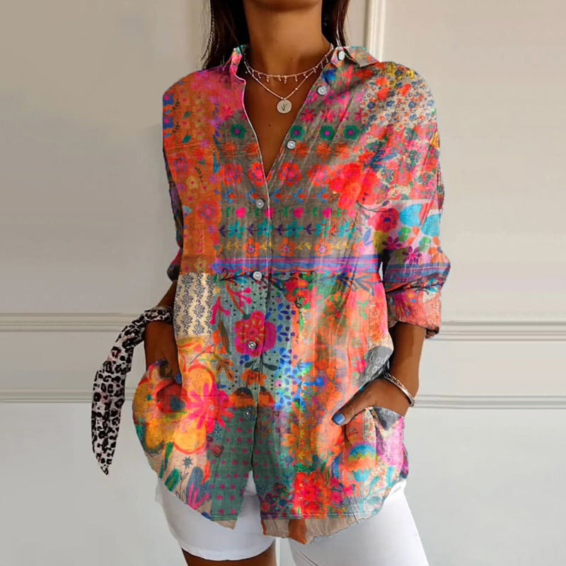 Leichte Damen Tunika Bluse mit farbigem Boho Print und elegantem V-Ausschnitt, perfekt für Sommer und Urlaub.