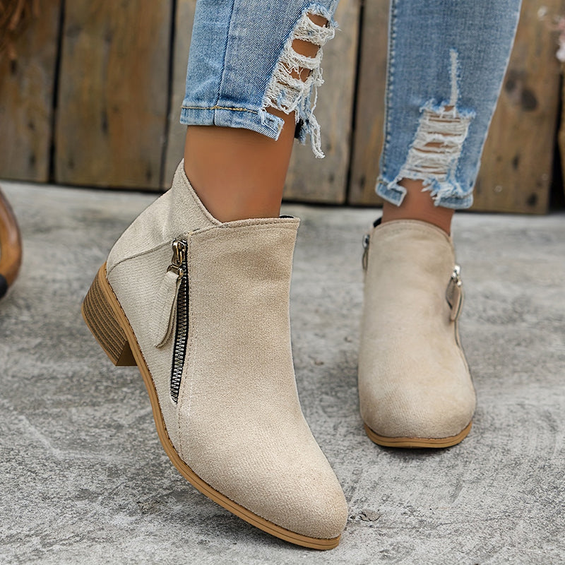 Bequeme orthopädische Stiefeletten für Damen, ideal als stylische Begleiter im Herbst und Winter.