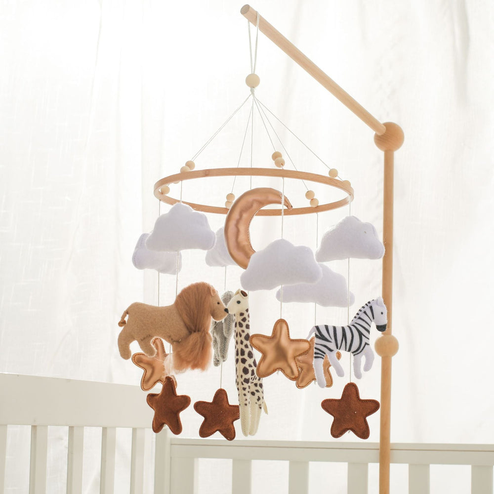 Safari Filz Baby Mobile zur Sinnesförderung mit niedlichen Tieren für Babybett oder Wickeltisch, weiche Textur.