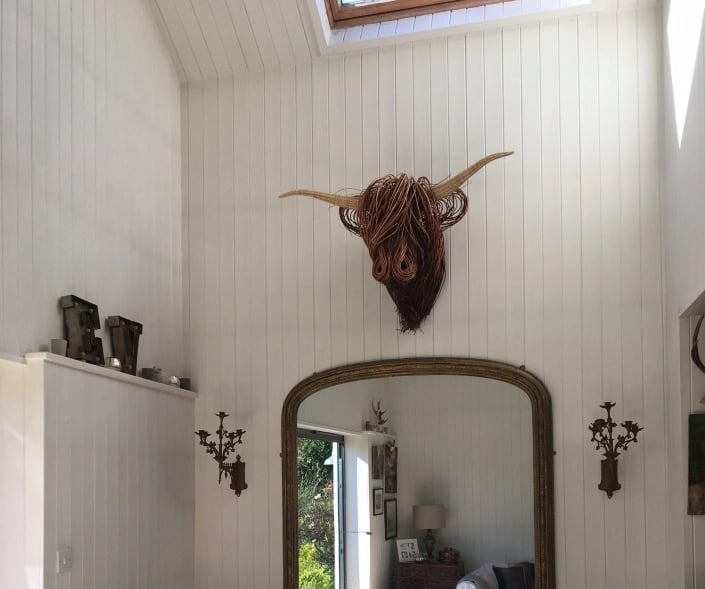 Bowie Kuh Wandskulptur als stilvoller Blickfang. Moderne und rustikale Wanddeko für Ihr Zuhause.