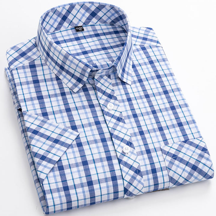 Herren Kurzarmhemd in Karomuster, vielseitig kombinierbar, ideal für lässige Sommerlooks.