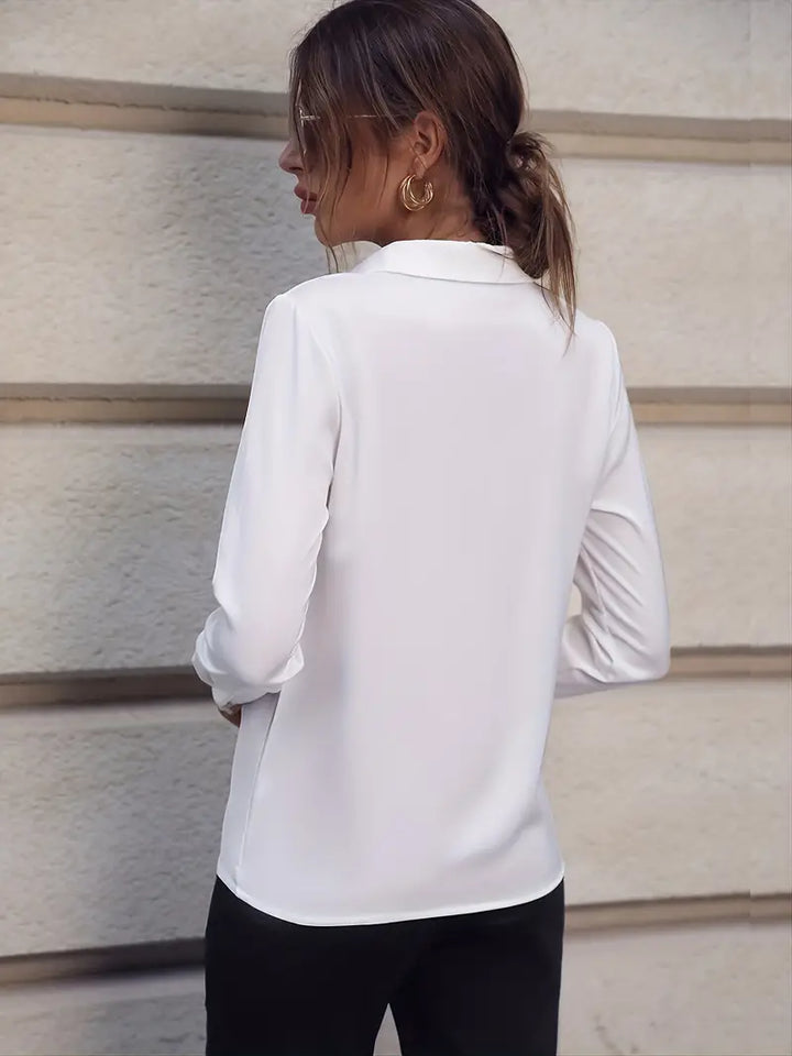 Bequeme klassische Damen Frühlingsbluse. Elegantes Langarm-Oberteil, ideal für Büro und entspannte Freizeit-Looks.