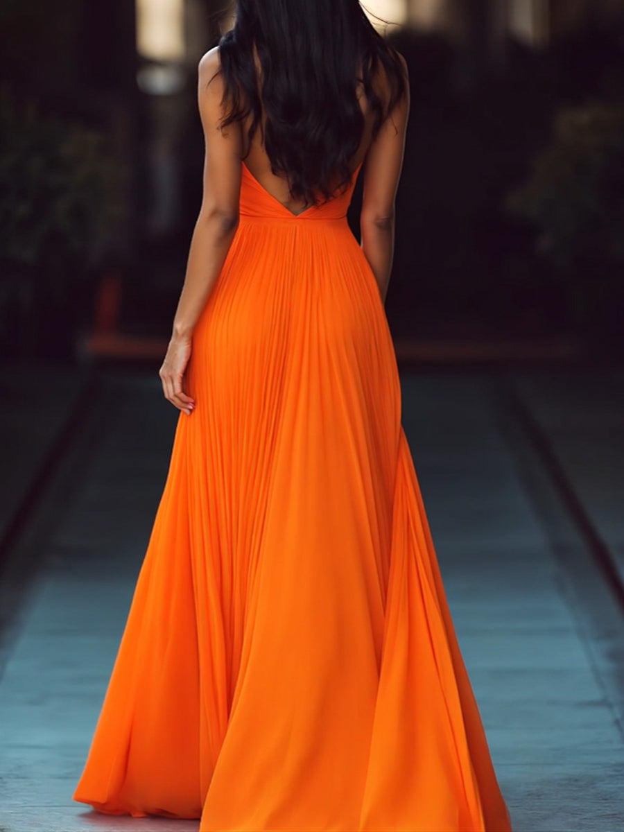 Damen Halterneck Maxikleid in leuchtendem Orange, mit V-Ausschnitt, plissiertem Rock und elegantem rückenfreien Design.
