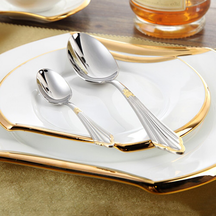 Edles 48-tlg. goldenes Edelstahl-Besteckset als Geschenk, perfekt für eine luxuriöse Tischkultur.