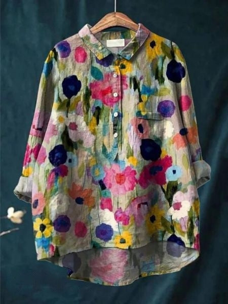Komfortable Frauenmode: Langarm-Damenbluse mit lebhaftem Blumendruck für den Herbst.