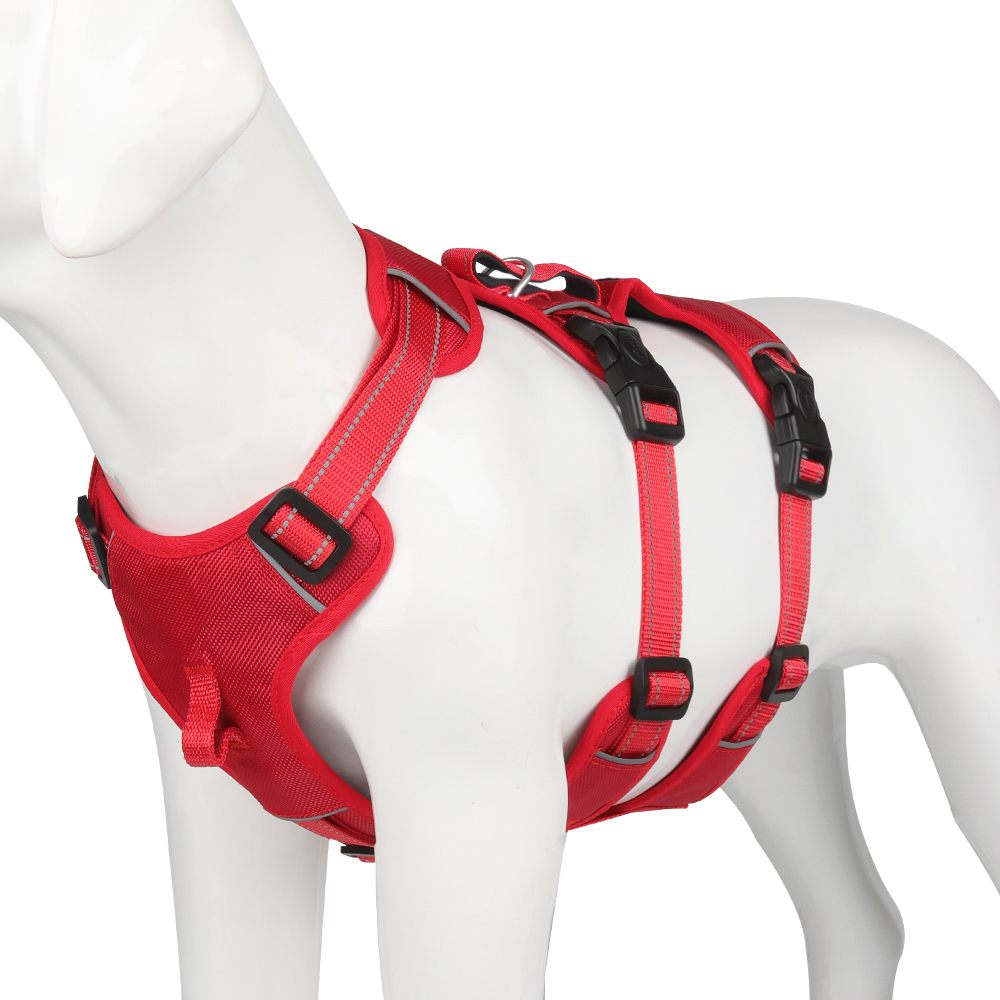Detailansicht: Robustes, verstellbares GripGuard Anti-Zieh-Hundegeschirr mit reflektierenden Sicherheitsstreifen.