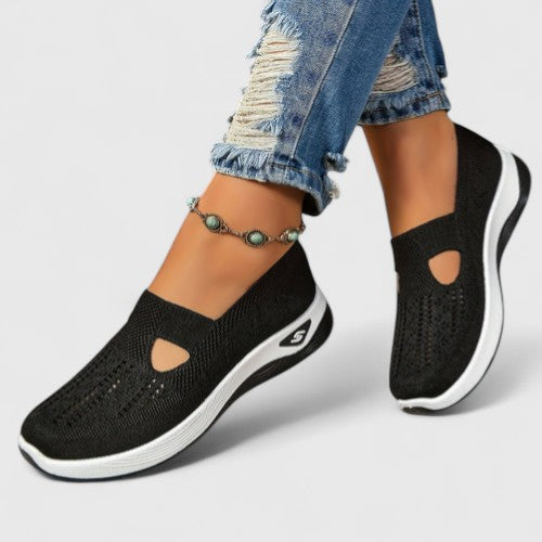 Vorderansicht der leichten Damen Slip-On Mesh-Sneaker, perfekt für bequemes Gehen & Freizeitsport.