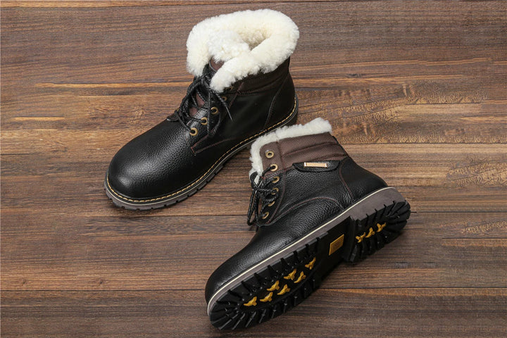 Robuste Wintermode Herren, strapazierfähige Stiefel für den Einsatz im Schnee.